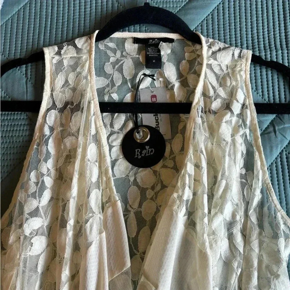 Buckle Lace Fringe Vest - Picture 4 of 4